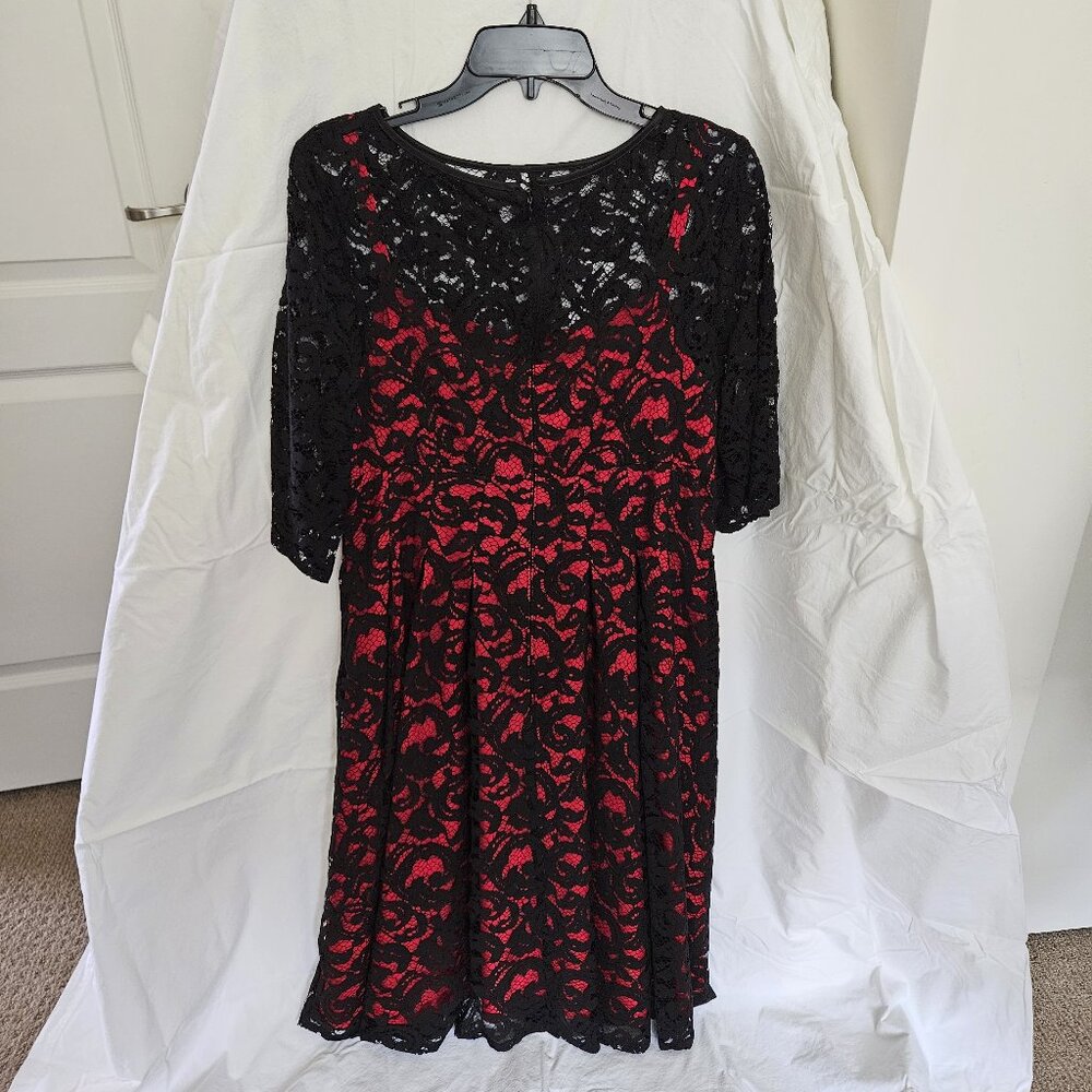 Women's Adrianne Papell cocktail dress, size 12, Black Lace